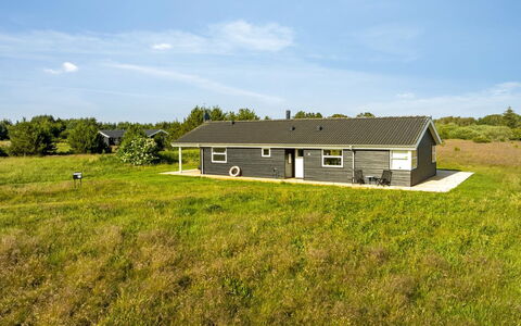 Sulki - 3.5Km from the Sea: Hütte, Zuhause, Haus, Dach, Veranda, Estate, Abstellgleis, Gartenbauten, Bauernhaus, Garten