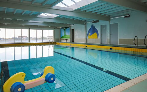 Segot - 100M to the Fjord: Schwimmbad, Flooring, Verbundwerkstoff, Freizeit, Decke, Freizeitzentrum, Resort, Halle, Hotel