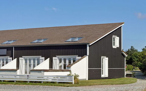 Hubertine - 100M to the Fjord: Wohngebiet, Dach, Vorort, Auffahrt, Estate, Kamin