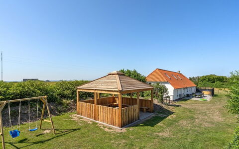 Ailke - 2Km to the Fjord: Himmel, Dach, Wolke, Grundstueck, Einfach, Ländliches Gebiet, Hütte, Schatten, Bauernhaus, Gartenbauten