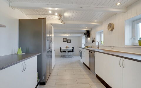 Ailke - 2Km to the Fjord: Flooring, Decke, Interior Design, Holz, Fussboden, Küche, Countertop, Beleuchtung, Light Fixture, Holzboden