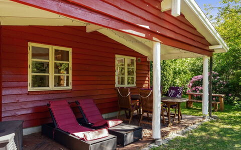 Flugha - 500M to the Fjord: Holz, Hütte, Dach, Zuhause, Tür, Schatten, Veranda, Abstellgleis, Hinterhof, Gartenbauten