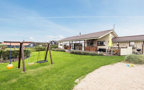Mervi - 300M to the Fjord: Gras, Haus, Dach, Zuhause, Hütte, Strauch, Grundstueck, Ländliches Gebiet, Bauernhaus, Ground