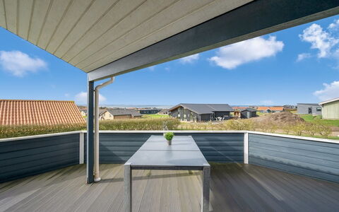 Loviisa - 300M to the Fjord: Dach, Verbundwerkstoff, Deck, Schatten, Abstellgleis, Planke, Veranda, Daylighting, Hartholz, Outdoor Struktur