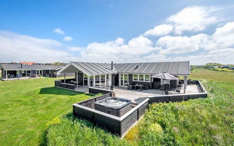 Nahel - 150M to the Fjord: Holz, Zuhause, Veranda, Deck, Hartholz, Dach, Holzbeize, Holzboden, Eco Hotel