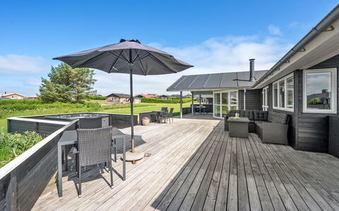 Nahel - 150M to the Fjord: Holz, Zuhause, Veranda, Deck, Hartholz, Dach, Holzbeize, Holzboden, Eco Hotel