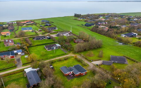 Scarlet - 400M to the Fjord: Gras, Wiese, Landschaft, Ökoregion, Einfach, Pflanzengemeinschaft, Grundstueck, Gartenmöbel, Prärie, Shrubland