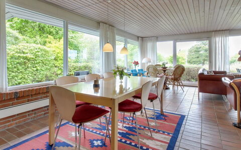 Ioar - 200M to the Fjord: Möbel, Interior Design, Flooring, Fussboden, Holz, Decke, Stuhl, Tabelle, Küche & Esszimmer Tisch, Esszimmer