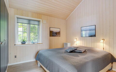 Regnwald - 400M to the Fjord: Holz, Decke, Interior Design, Flooring, Fussboden, Zuhause, Zimmer, Schlafzimmer, Holzboden, Bett
