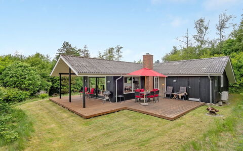 Melissa - 300M to the Fjord: Holz, Zuhause, Veranda, Deck, Hartholz, Dach, Holzbeize, Holzboden, Eco Hotel