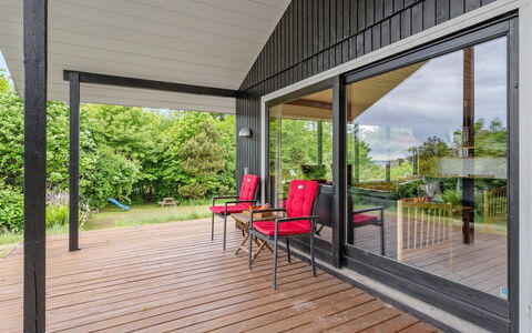 Melissa - 300M to the Fjord: Holz, Zuhause, Veranda, Deck, Hartholz, Dach, Holzbeize, Holzboden, Eco Hotel
