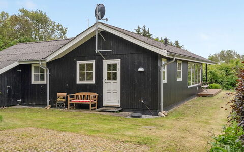 Melissa - 300M to the Fjord: Holz, Zuhause, Veranda, Deck, Hartholz, Dach, Holzbeize, Holzboden, Eco Hotel