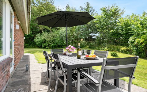Ephra - 250M to the Fjord: Möbel, Gartenmöbel, Tabelle, Stuhl, Tisch Im Freien, Küche & Esszimmer Tisch, Terrasse, Garten, Kaffetisch, Zimmerpflanze
