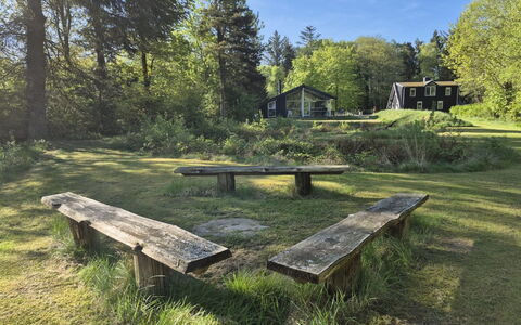 Aswarth - 50M to the Fjord: Blau, Strauch, Hütte, Ground, Garten, Estate, Schatten, Landscaping, Bauernhaus, Eco Hotel