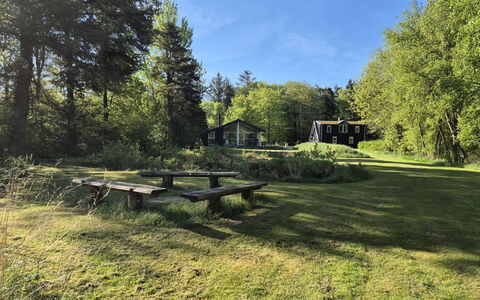 Aswarth - 50M to the Fjord: Blau, Strauch, Hütte, Ground, Garten, Estate, Schatten, Landscaping, Bauernhaus, Eco Hotel