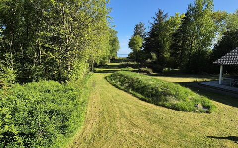 Aswarth - 50M to the Fjord: Blau, Strauch, Hütte, Ground, Garten, Estate, Schatten, Landscaping, Bauernhaus, Eco Hotel