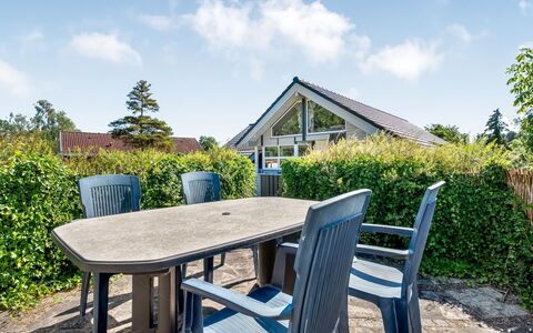 Stryd - 150M from the Sea: Flooring, Wand, Fussboden, Interior Design, Holz, Decke, Holzboden, Beleuchtung, Möbel, Laminatboden