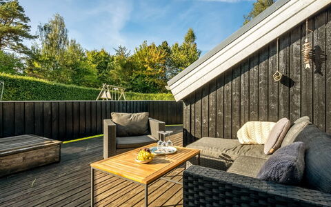 Kukka - 600M from the Sea: Flooring, Wand, Fussboden, Interior Design, Holz, Decke, Holzboden, Beleuchtung, Möbel, Laminatboden