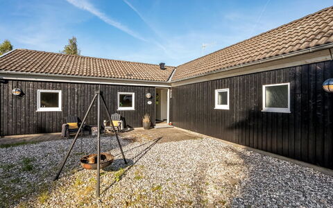 Kukka - 600M from the Sea: Flooring, Wand, Fussboden, Interior Design, Holz, Decke, Holzboden, Beleuchtung, Möbel, Laminatboden