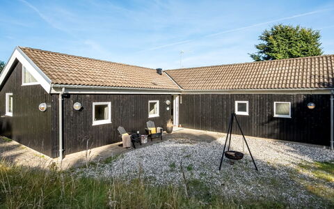 Kukka - 600M from the Sea: Flooring, Wand, Fussboden, Interior Design, Holz, Decke, Holzboden, Beleuchtung, Möbel, Laminatboden