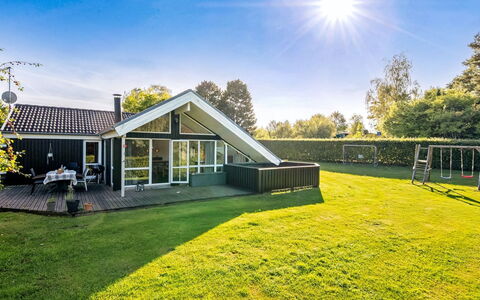 Kukka - 600M from the Sea: Flooring, Wand, Fussboden, Interior Design, Holz, Decke, Holzboden, Beleuchtung, Möbel, Laminatboden