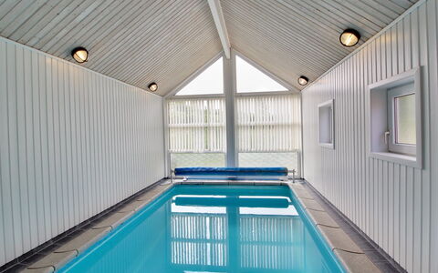 Kukka - 600M from the Sea: Flooring, Wand, Fussboden, Interior Design, Holz, Decke, Holzboden, Beleuchtung, Möbel, Laminatboden