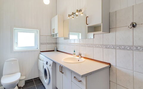 Rani - 800M from the Sea: Flooring, Armatur, Fussboden, Interior Design, Sinken, Bad Sink, Zapfhahn, Badezimmer, Installation, Decke