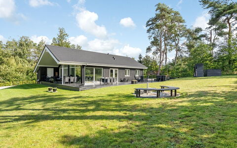 Adela - 1Km from the Sea: Dach, Haus, Grundstueck, Zuhause, Hütte, Estate, Gartenbauten, Schatten, Blockhaus, Landscaping