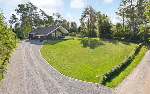 Adela - 1Km from the Sea: Dach, Haus, Grundstueck, Zuhause, Hütte, Estate, Gartenbauten, Schatten, Blockhaus, Landscaping