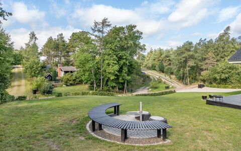 Adela - 1Km from the Sea: Dach, Haus, Grundstueck, Zuhause, Hütte, Estate, Gartenbauten, Schatten, Blockhaus, Landscaping