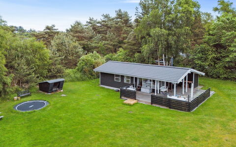 Morten - 500M from the Sea: Dachdecken, Hütte, Haus, Dach, Zuhause, Bauernhaus, Hütte, Estate, Dorf