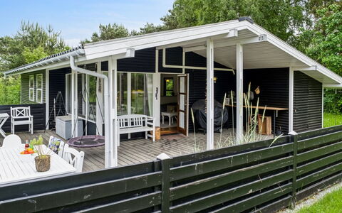 Morten - 500M from the Sea: Dachdecken, Hütte, Haus, Dach, Zuhause, Bauernhaus, Hütte, Estate, Dorf