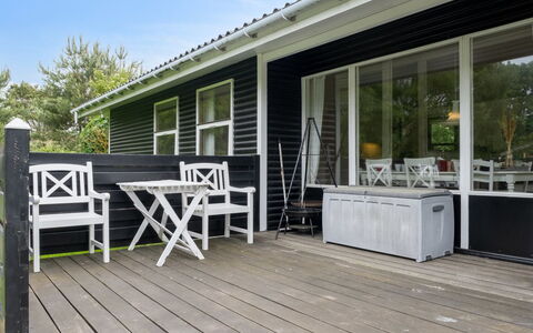 Morten - 500M from the Sea: Dachdecken, Hütte, Haus, Dach, Zuhause, Bauernhaus, Hütte, Estate, Dorf