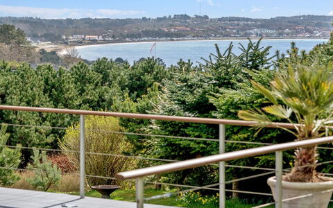 Kuno - 300M from the Sea: Dach, Haus, Zuhause, Hütte, Abstellgleis, Estate, Auffahrt, Gartenbauten, Garten, Schuppen
