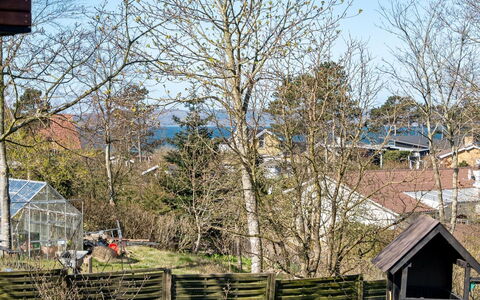 Ylvi - 250M from the Sea: Baum, Ast, Strauch, Pole, Garten, Zaun, Home Fechten, Landscaping, Hinterhof, Gartenbauten