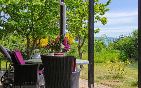 Rawald - 200M from the Sea: Dach, Haus, Zuhause, Hütte, Abstellgleis, Estate, Auffahrt, Gartenbauten, Garten, Schuppen