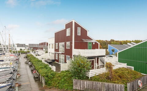 Tyyne - 5M from the Sea: Dachdecken, Hütte, Haus, Dach, Zuhause, Bauernhaus, Hütte, Estate, Dorf