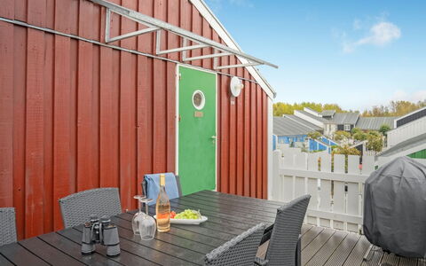 Tyyne - 5M from the Sea: Dachdecken, Hütte, Haus, Dach, Zuhause, Bauernhaus, Hütte, Estate, Dorf