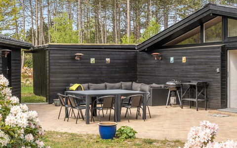 Keyla - 50M from the Sea: Dach, Haus, Zuhause, Hütte, Abstellgleis, Estate, Auffahrt, Gartenbauten, Garten, Schuppen