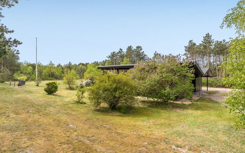 Keyla - 50M from the Sea: Dach, Haus, Zuhause, Hütte, Abstellgleis, Estate, Auffahrt, Gartenbauten, Garten, Schuppen
