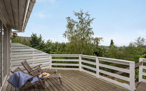 Frauke - 1Km from the Sea: Holz, Zuhause, Veranda, Deck, Hartholz, Dach, Holzbeize, Holzboden, Eco Hotel