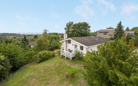 Frauke - 1Km from the Sea: Holz, Zuhause, Veranda, Deck, Hartholz, Dach, Holzbeize, Holzboden, Eco Hotel