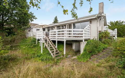 Frauke - 1Km from the Sea: Holz, Zuhause, Veranda, Deck, Hartholz, Dach, Holzbeize, Holzboden, Eco Hotel