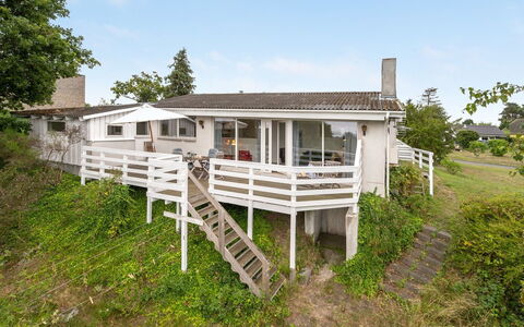 Frauke - 1Km from the Sea: Holz, Zuhause, Veranda, Deck, Hartholz, Dach, Holzbeize, Holzboden, Eco Hotel