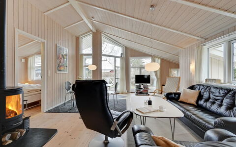 Sitka - 250M from the Sea: Dach, Haus, Zuhause, Hütte, Abstellgleis, Estate, Auffahrt, Gartenbauten, Garten, Schuppen