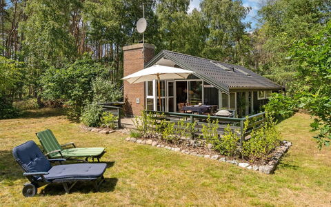 Herlek - 200M from the Sea: Dach, Haus, Zuhause, Hütte, Abstellgleis, Estate, Auffahrt, Gartenbauten, Garten, Schuppen