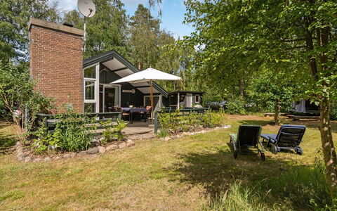 Herlek - 200M from the Sea: Dach, Haus, Zuhause, Hütte, Abstellgleis, Estate, Auffahrt, Gartenbauten, Garten, Schuppen