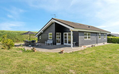 Bitha - 400M from the Sea: Dach, Haus, Grundstueck, Zuhause, Hütte, Estate, Gartenbauten, Schatten, Blockhaus, Landscaping