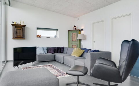 Anniina - 200M from the Sea: Möbel, Interior Design, Flooring, Couch, Fussboden, Wohnzimmer, Zuhause, Zimmer, Wohnung, Beleuchtung