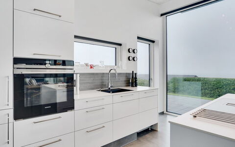 Anniina - 200M from the Sea: Küche, Countertop, Interior Design, Küchengerät, Flooring, Cabinetry, Decke, Haushaltsgerät, Fussboden, Major Appliance